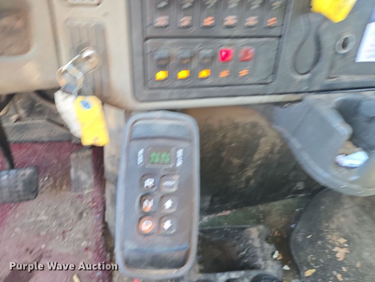 image for item EE7772 2010 International 7300 refuse truck