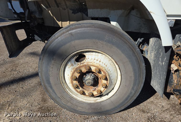 image for item EE7772 2010 International 7300 refuse truck