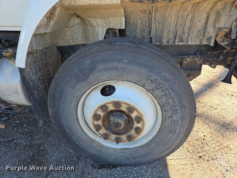 image for item EE7772 2010 International 7300 refuse truck