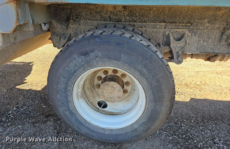 image for item EE7772 2010 International 7300 refuse truck