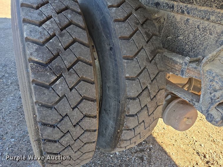 image for item EE7772 2010 International 7300 refuse truck