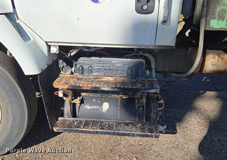 image for item EE7773 2007 International 7300 refuse truck