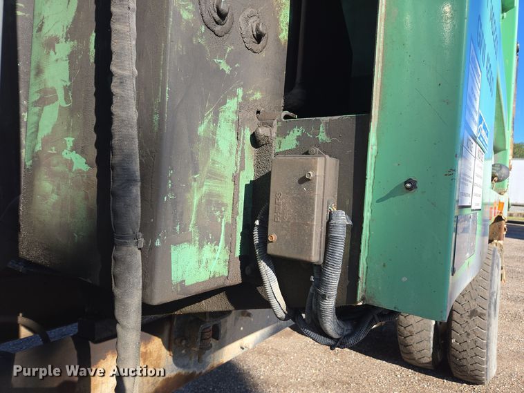 image for item EE7773 2007 International 7300 refuse truck