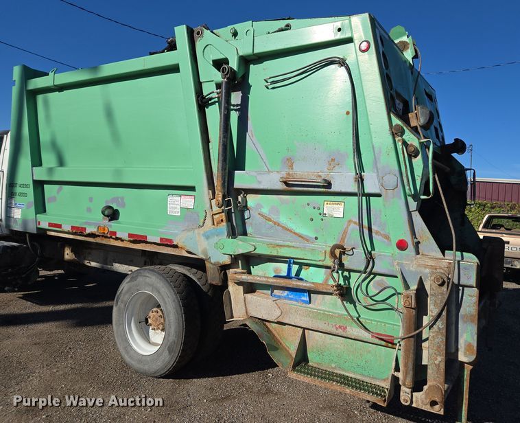 image for item EE7773 2007 International 7300 refuse truck