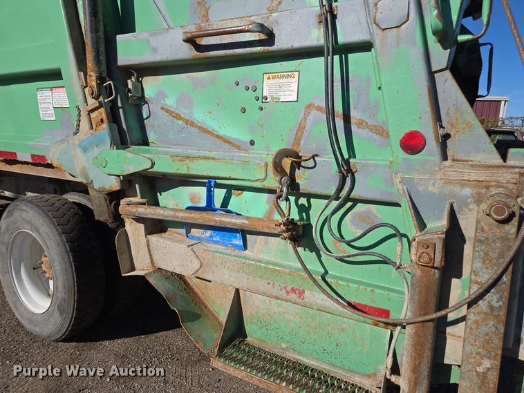 image for item EE7773 2007 International 7300 refuse truck