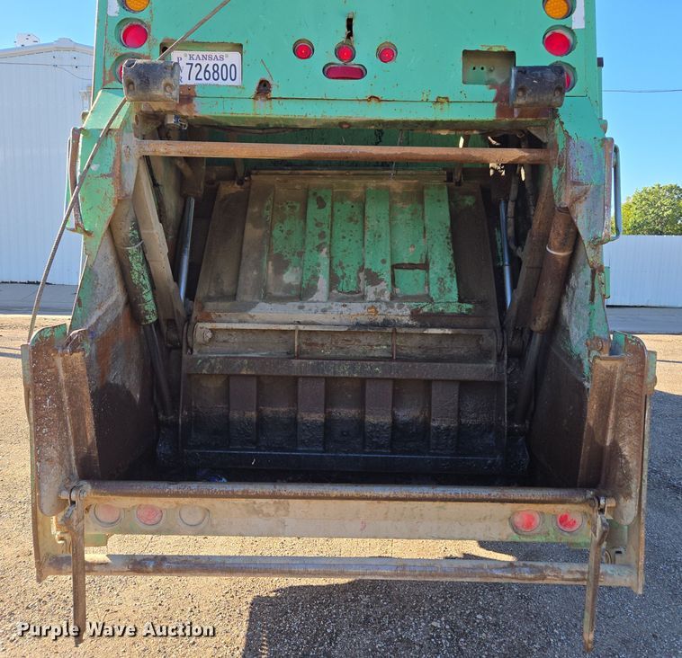 image for item EE7773 2007 International 7300 refuse truck