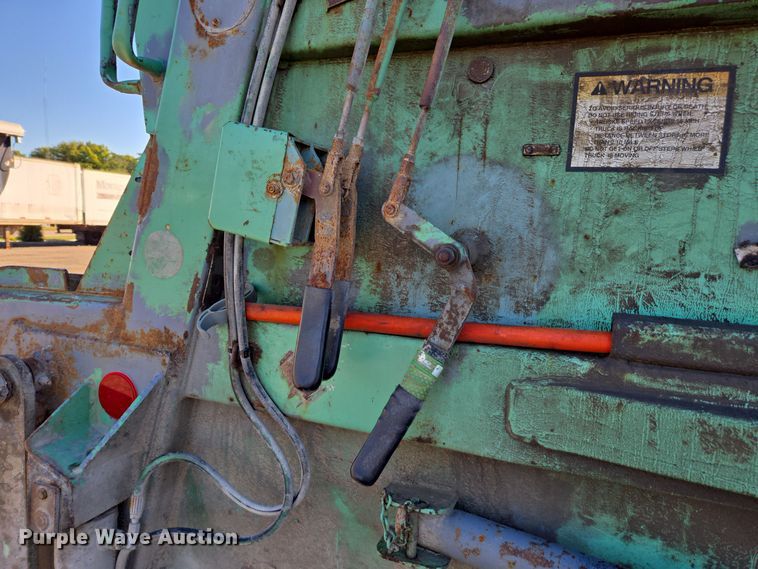 image for item EE7773 2007 International 7300 refuse truck