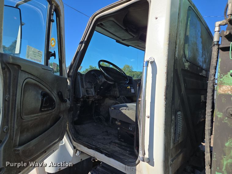 image for item EE7773 2007 International 7300 refuse truck