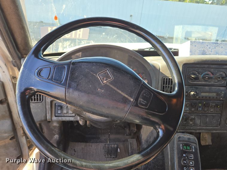 image for item EE7773 2007 International 7300 refuse truck