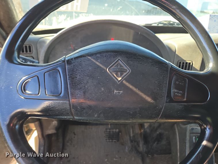 image for item EE7773 2007 International 7300 refuse truck