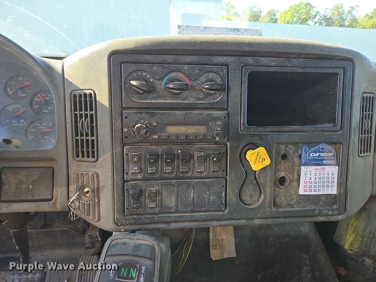 image for item EE7773 2007 International 7300 refuse truck