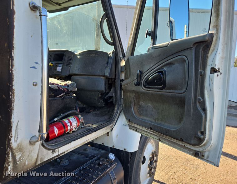 image for item EE7773 2007 International 7300 refuse truck