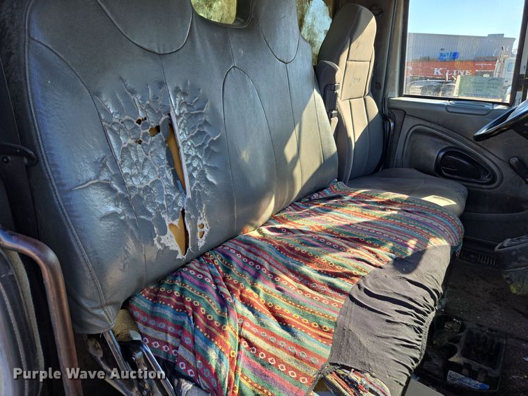 image for item EE7773 2007 International 7300 refuse truck