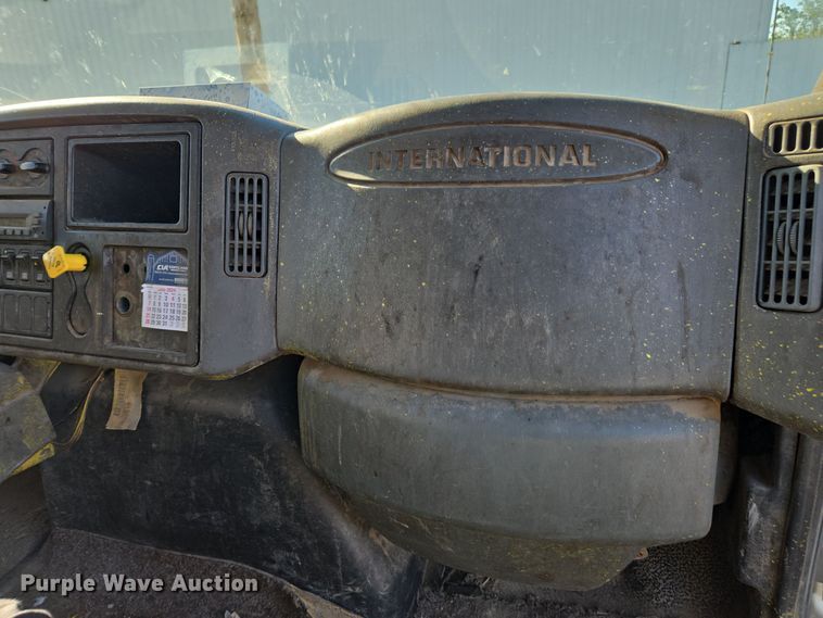 image for item EE7773 2007 International 7300 refuse truck