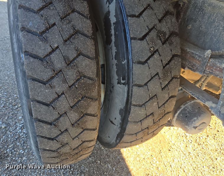 image for item EE7773 2007 International 7300 refuse truck