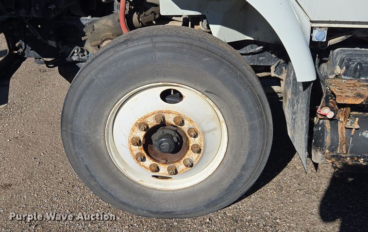 image for item EE7773 2007 International 7300 refuse truck