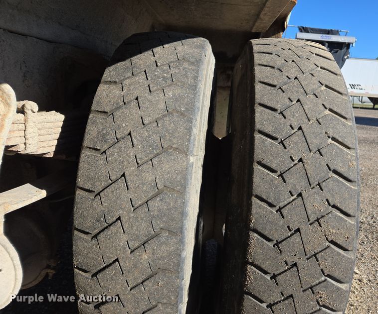 image for item EE7773 2007 International 7300 refuse truck