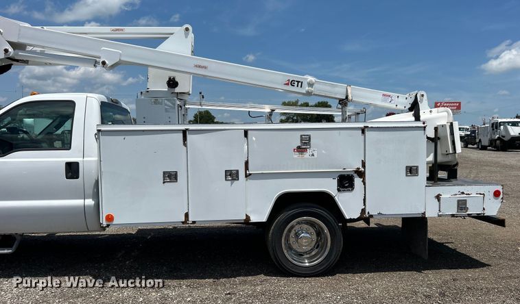 image for item EG0782 2014 Ford F450 Super Duty  bucket truck