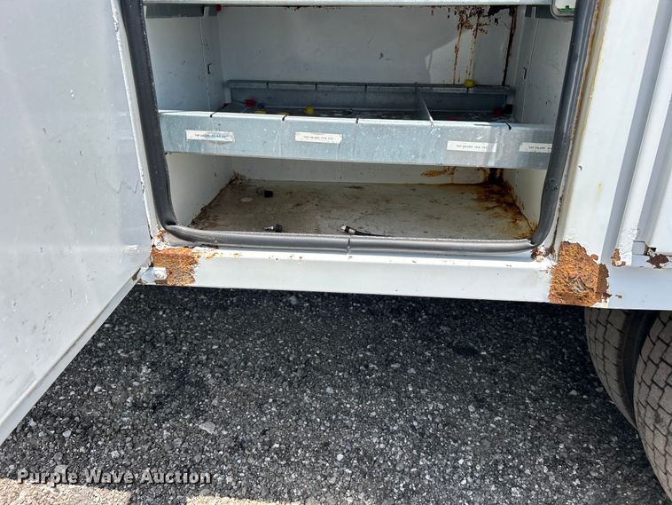 image for item EG0782 2014 Ford F450 Super Duty  bucket truck