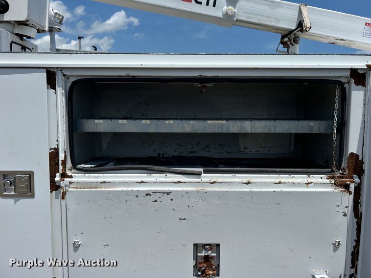 image for item EG0782 2014 Ford F450 Super Duty  bucket truck