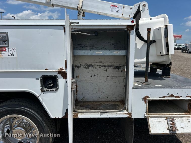 image for item EG0782 2014 Ford F450 Super Duty  bucket truck