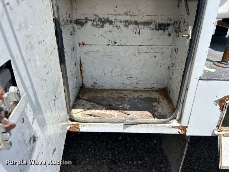 image for item EG0782 2014 Ford F450 Super Duty  bucket truck