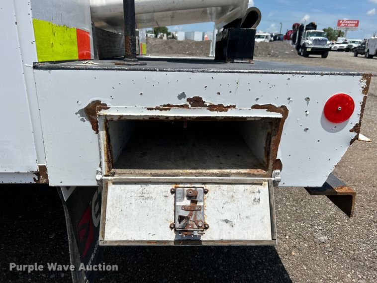 image for item EG0782 2014 Ford F450 Super Duty  bucket truck