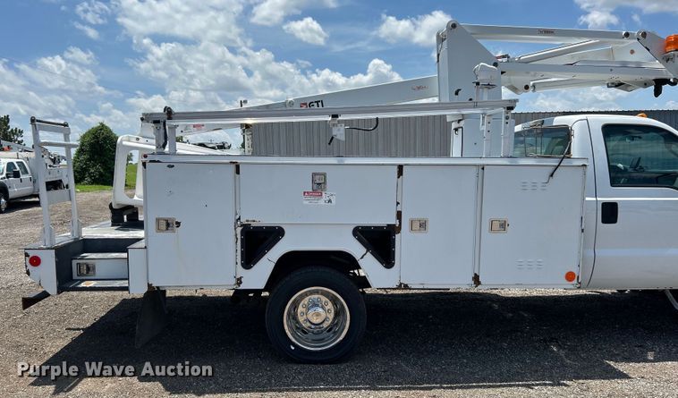 image for item EG0782 2014 Ford F450 Super Duty  bucket truck