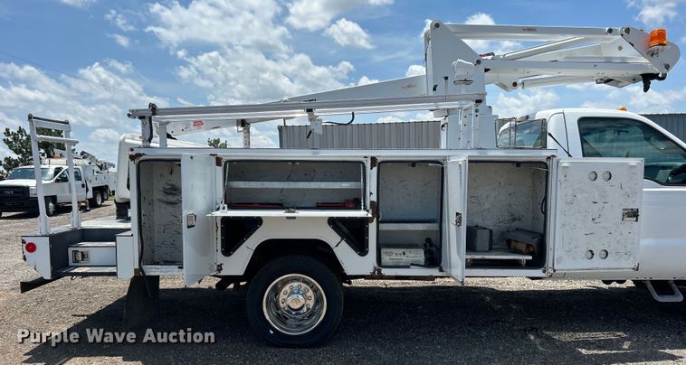 image for item EG0782 2014 Ford F450 Super Duty  bucket truck