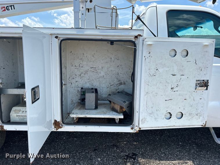 image for item EG0782 2014 Ford F450 Super Duty  bucket truck