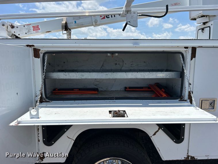 image for item EG0782 2014 Ford F450 Super Duty  bucket truck