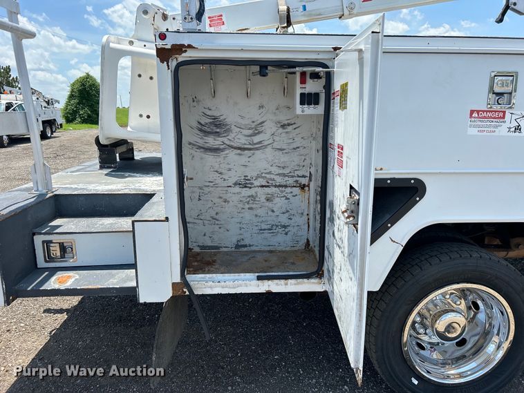 image for item EG0782 2014 Ford F450 Super Duty  bucket truck