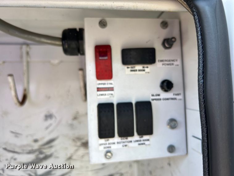 image for item EG0782 2014 Ford F450 Super Duty  bucket truck