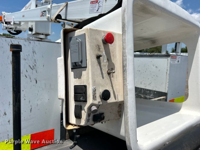 image for item EG0782 2014 Ford F450 Super Duty  bucket truck