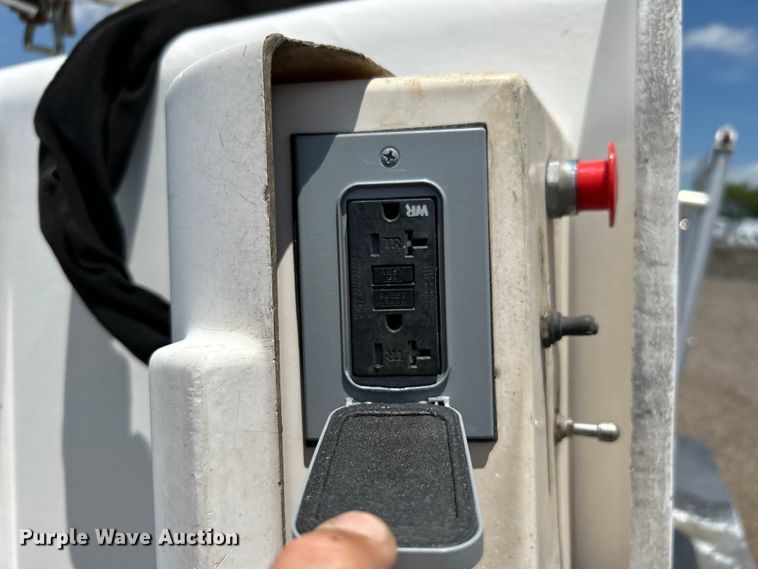 image for item EG0782 2014 Ford F450 Super Duty  bucket truck