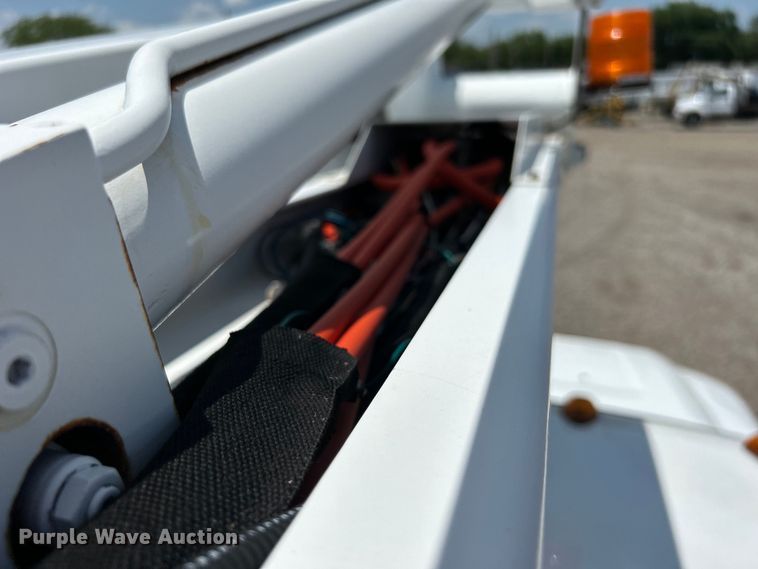 image for item EG0782 2014 Ford F450 Super Duty  bucket truck