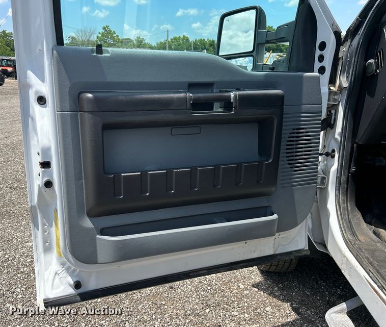 image for item EG0782 2014 Ford F450 Super Duty  bucket truck