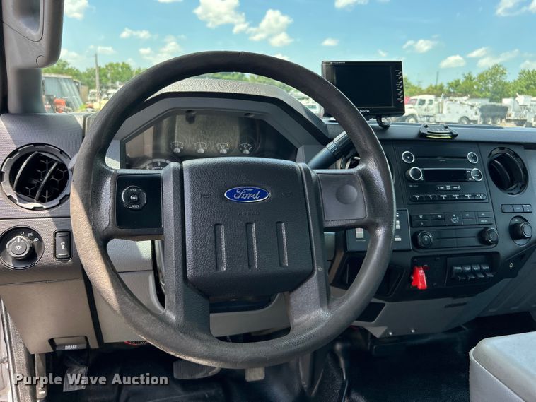 image for item EG0782 2014 Ford F450 Super Duty  bucket truck