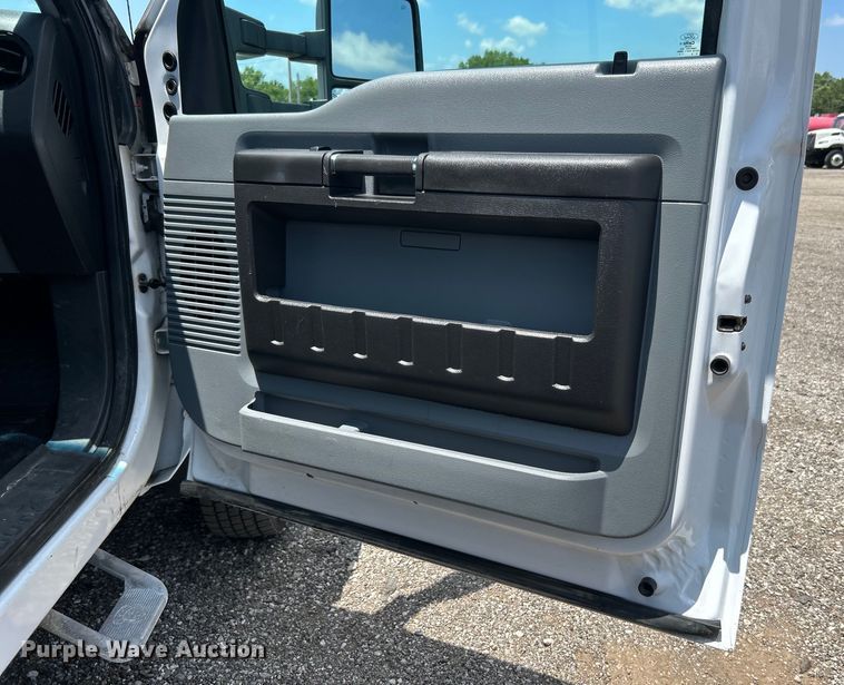 image for item EG0782 2014 Ford F450 Super Duty  bucket truck