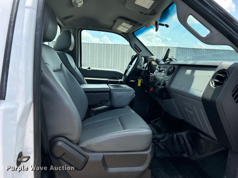 image for item EG0782 2014 Ford F450 Super Duty  bucket truck