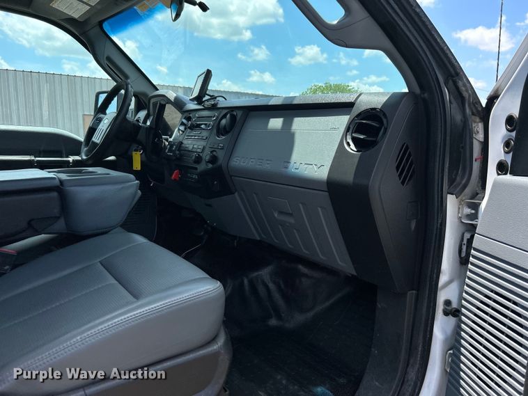 image for item EG0782 2014 Ford F450 Super Duty  bucket truck