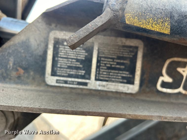 image for item EG0882 2000 GMC C6500 chipper truck