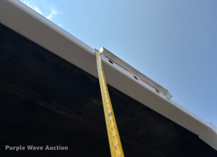 image for item EG0882 2000 GMC C6500 chipper truck