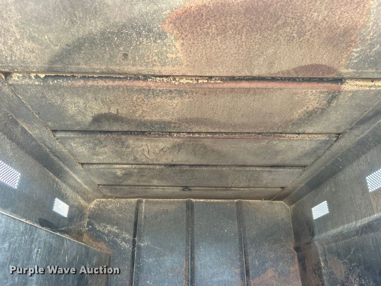 image for item EG0882 2000 GMC C6500 chipper truck