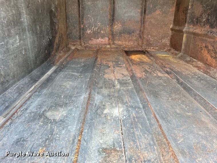 image for item EG0882 2000 GMC C6500 chipper truck