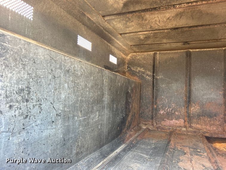 image for item EG0882 2000 GMC C6500 chipper truck