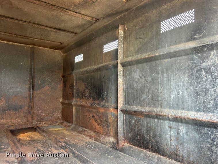 image for item EG0882 2000 GMC C6500 chipper truck