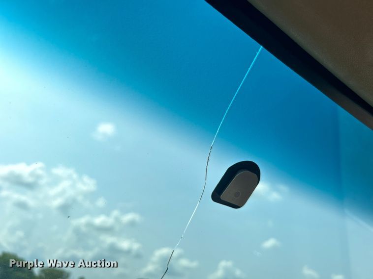 image for item EG0882 2000 GMC C6500 chipper truck