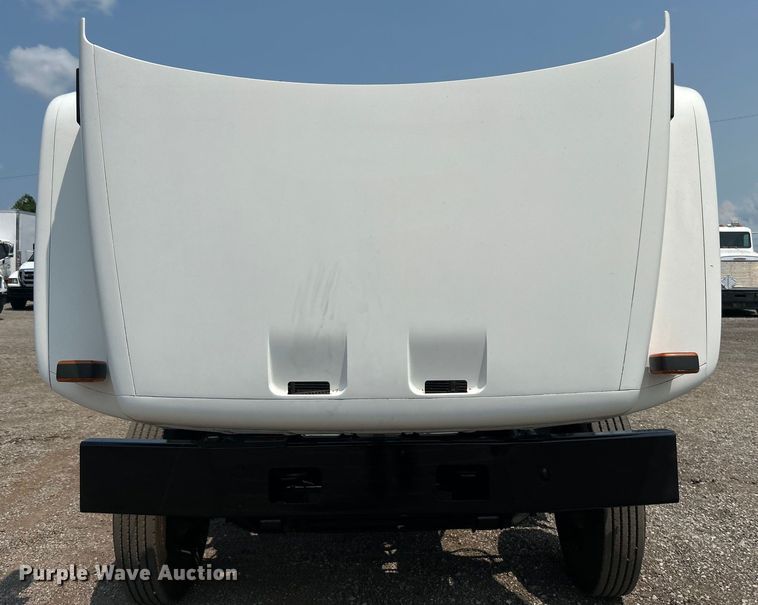 image for item EG0882 2000 GMC C6500 chipper truck