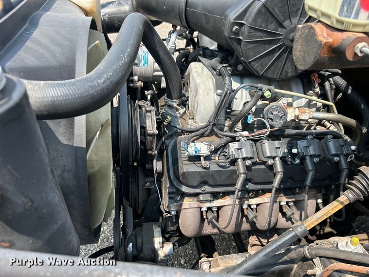 image for item EG0882 2000 GMC C6500 chipper truck